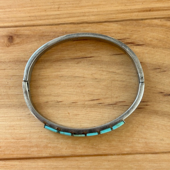 Turquoise Inlay Hinged Bangle 7 Inch Bracelet - Picture 4 of 9